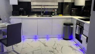 2 Double Bedroom Apartment in Edgware, London - Foto 2, dishwasher, pet friendly, minibar