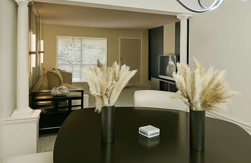 Saltwater Pool 2BR Near Galleria Walkable, Stylish & Central Marquee Uptown - Foto 25