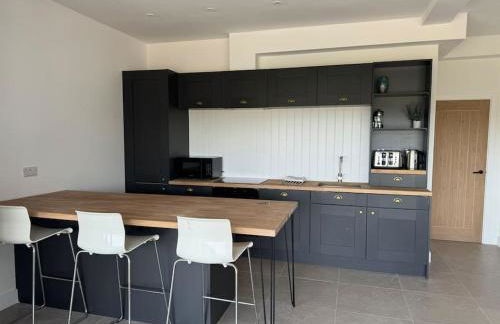 The Hayloft, Modern 4 Bed, 8 person, Barn Conversion in a Rural Location with Great Access & Hot Tub - Foto 29