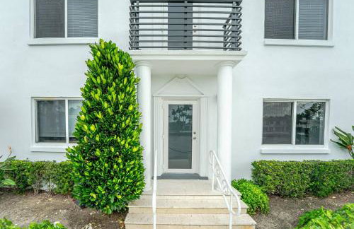 Waterfront Getaway | Pool, Hot Tub & Gym - Photo 40