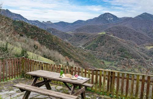 Holiday Home Berghütte mit Terrasse- Kamin und Jacuzzi by Interhome - Foto 47