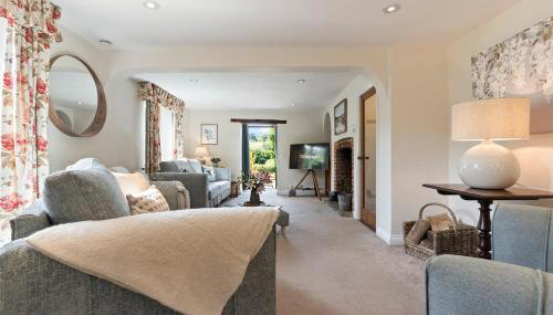 Stunning Countryside Home in Surrey by 53 Degrees Property, Ideal for Family Getaways, Private Tennis Court! - Foto 4