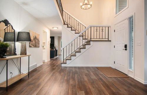 Cozy & Elegant Gem Fenced Yard BBQ & Games - Foto 6