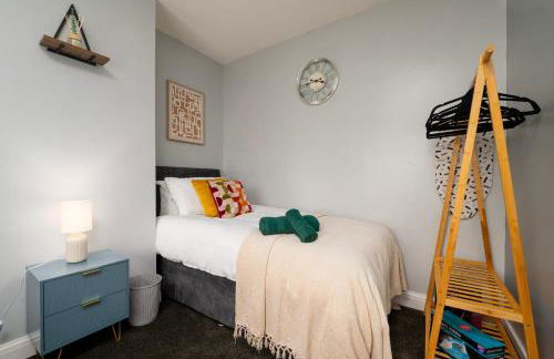 Modern Spacious Home - Parking - Sleeps 6 - minutes from the A1 & the Races - Foto 22