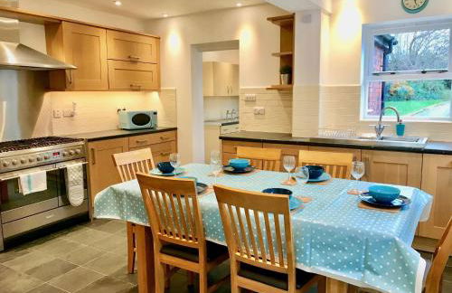 Lyndale House - Exclusive use, self catering, fpventures Stroud - Foto 1
