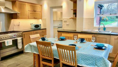 Lyndale House - Exclusive use, self catering, fpventures Stroud - Foto 1