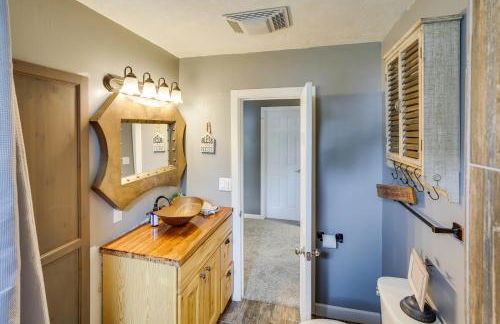 Lakefront Afton Home with Hot Tub and Game Room! - Foto 31