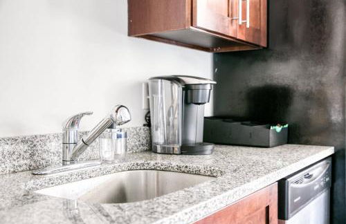 CozySuites Music Row Refined 1BR with free parking - Foto 20