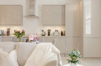 Elegant Epsom Family - Photo 10