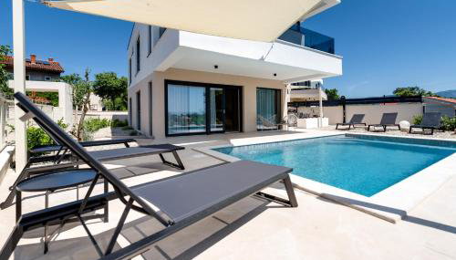 Villa Mirakul, new modern villa with swimming pool, close to the beach, children playroom, quiet area- by TRAVELER tourist agency Krk - ID 2680 - Photo 3