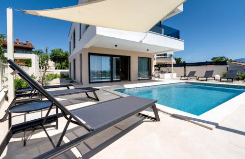 Villa Mirakul, new modern villa with swimming pool, close to the beach, children playroom, quiet area- by TRAVELER tourist agency Krk - ID 2680 - Foto 3