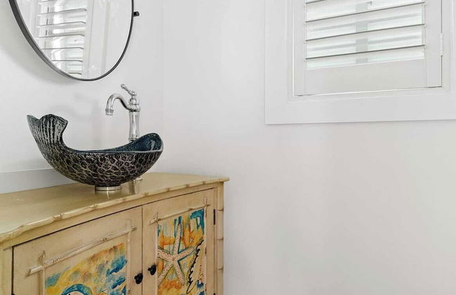 Luxe Villa Near Beach, Pool + Hottub, Chef's Kitchen Woodward Way by Avantstay - Foto 17