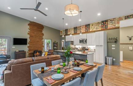 Peaceful Treehouse-Style Stay with Sauna Fire Pit Forest Views Near the Coast The Treehouse by AvantStay - Foto 11