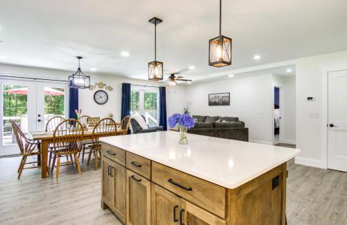 Hot Tub Haven 2 Mi to Beach! Christys Cottage - Foto 7