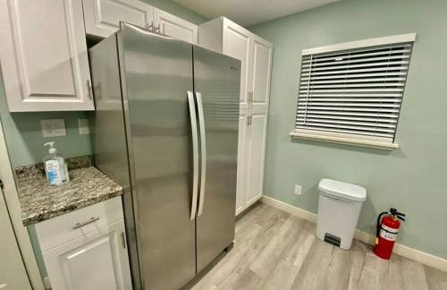 Serene renovated oasis near downtown area - Photo 7