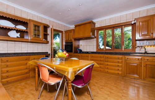 Villa Tita de Manresa, con jardines y vista mar - Foto 16