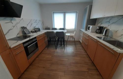 Erdgeschoss 75 m2 Großer Parkplatz WLAN Terrasse 30 m2 Übernachtung Unterkunft - Foto 1