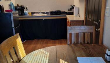 Comfortable Camping Cabins with View of the Cedar River for a Family Weekend Getaway - Foto 2