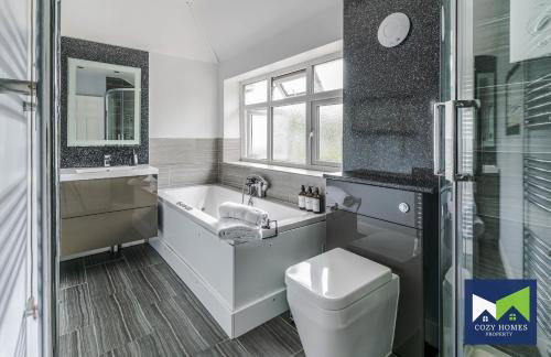 Spacious and Comfy 5 Bed, 2 Bath House with POOL TABLE, near HS2, Solihull, NEC - Foto 30