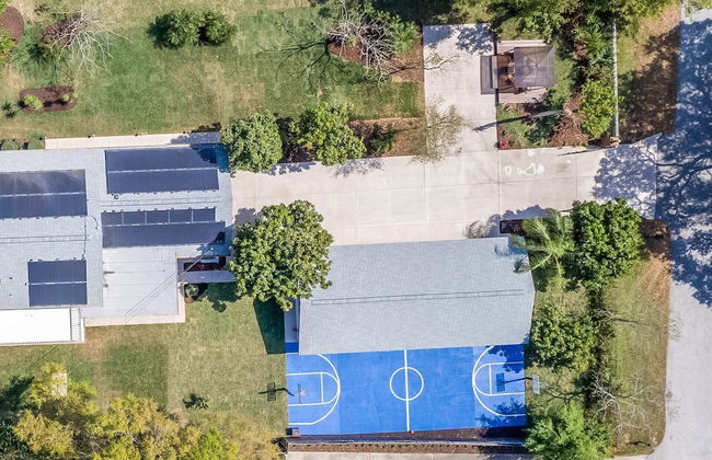 Luxe Largo Retreat: Pool, Games, Basketball & More - Foto 20