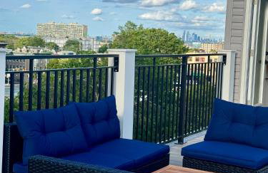 Cozy 3BR Retreat with Rooftop Near EWR & NYC Access - Photo 4