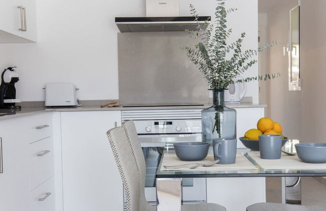 Bright Apartment Near Mountains - Photo 9