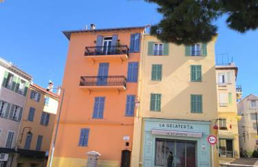 Place du Suquet - In the hart of old Cannes - 2 Min Walking distance from Palais de Festivals and Beaches - Photo 2