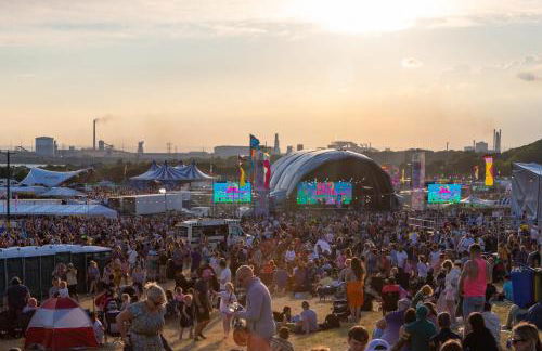 Driftmark Beachfront location Aberavon Beach Sea Views Large Driveway parking private site fibre optic wi fi - Photo 29
