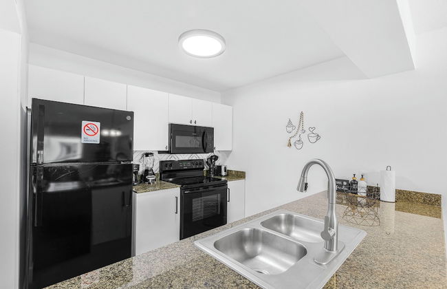 Sky High 31st Floor Condo W Parking - Foto 54