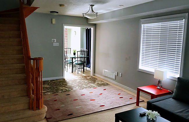 Entire 3 Bedroom Townhouse in Markham - Photo 19