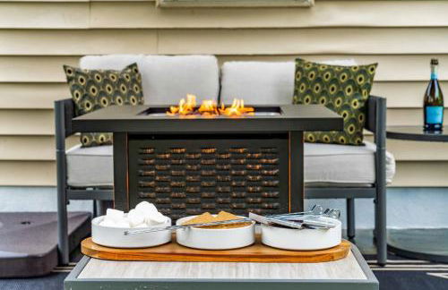 Raleigh Retreat w Fire Pit Patio & Workspace - Foto 35