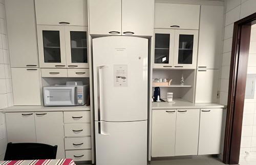 Apto espaçoso para até 8 hóspedes no Centro - Foto 43