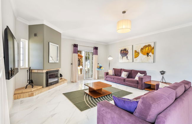 Villa Amendoeira in Olhos de gua - Foto 12