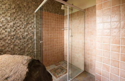 Vista espetacular, no meio da mata, com conforto - Foto 48