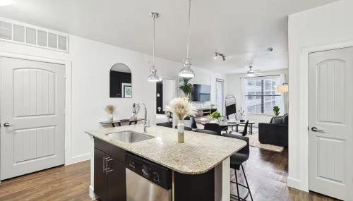 Modern 2B Close to The Star Toyota HQ Legacy West - Foto 4