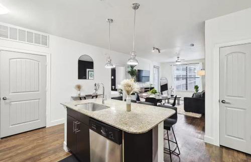 Modern 2B Close to The Star Toyota HQ Legacy West - Foto 4