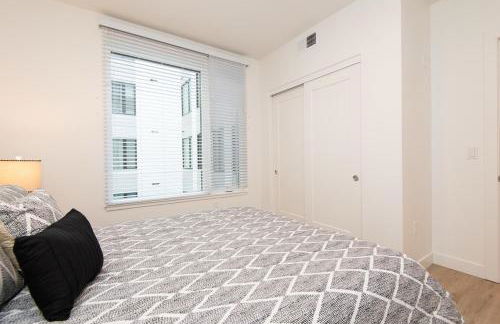 Chic 3-bed Apt with Pool & Hot Tub in Heart of DTLA - Foto 9