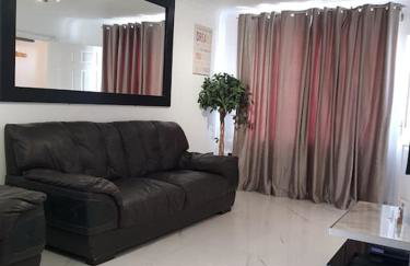 Luxurious 2 Bedroom House With Garden And Free Parking - Foto 18