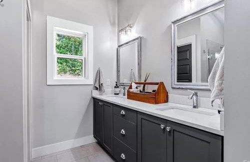 Swannanoa Serenity River Motif, Spa & Game Room - Foto 79