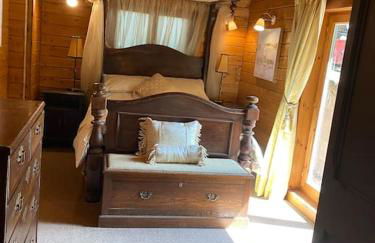 3 Bedroom Lodge Hotub pool in Horsley Surrey UK - Photo 53