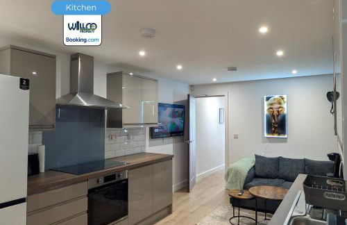 Spacious 5BR Family Home By WillCo Property Short Lets & Serviced Accommodation Derby With Games & Perfect For Contractors - Foto 16