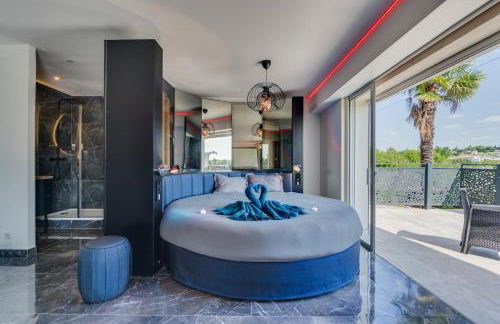 L'Horizon - Suite romantique avec jacuzzi, sauna, piscine & vidéo projecteur - Foto 11