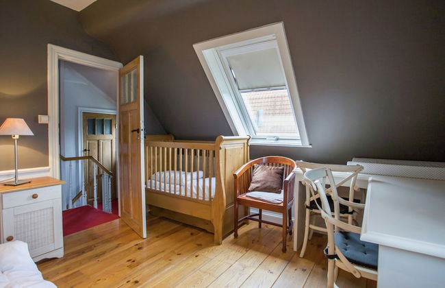 Beautiful Villa Near the Sea - Photo 25