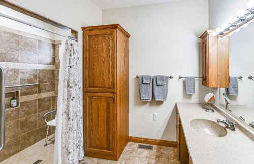 Near Shipshewana and Amish Country Patio and Grill! - Foto 16