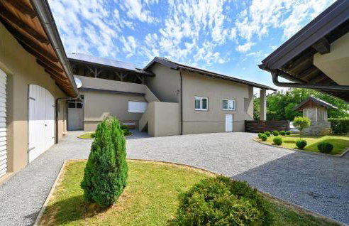 3 Bedroom Cozy Home In Gornje Plavnice - Foto 21