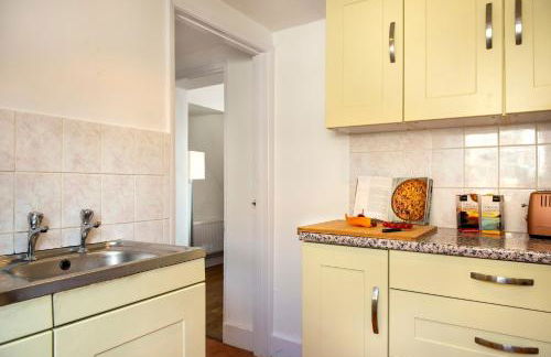 Hawkins Cottage with Hot Tub - Photo 11