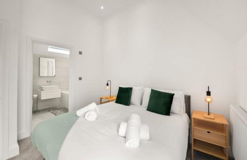 3 Bed House near Purley, by ARP Homes, Free Parking, Ideal for Long Stays & Insurance Bookings - Foto 1