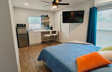 Gorgeous suite central location - Photo 1