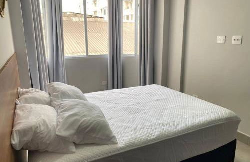 Lindo Studio em Frente à Praia do Embaré! - Foto 15