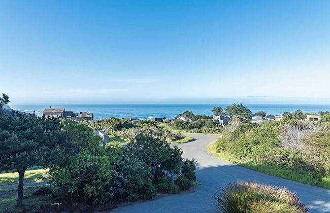 Viglione Fireplace, Hot Tub, & Ocean Views - Photo 25